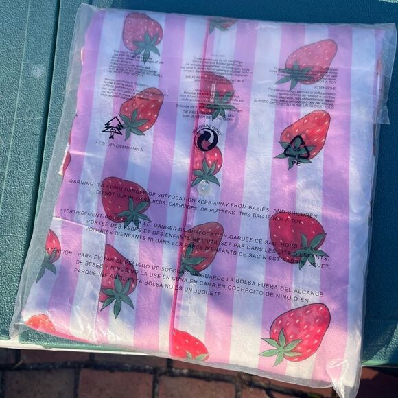Karen Mabon Strawberries and Cream Pajama Set NWT - Picture 3 of 6